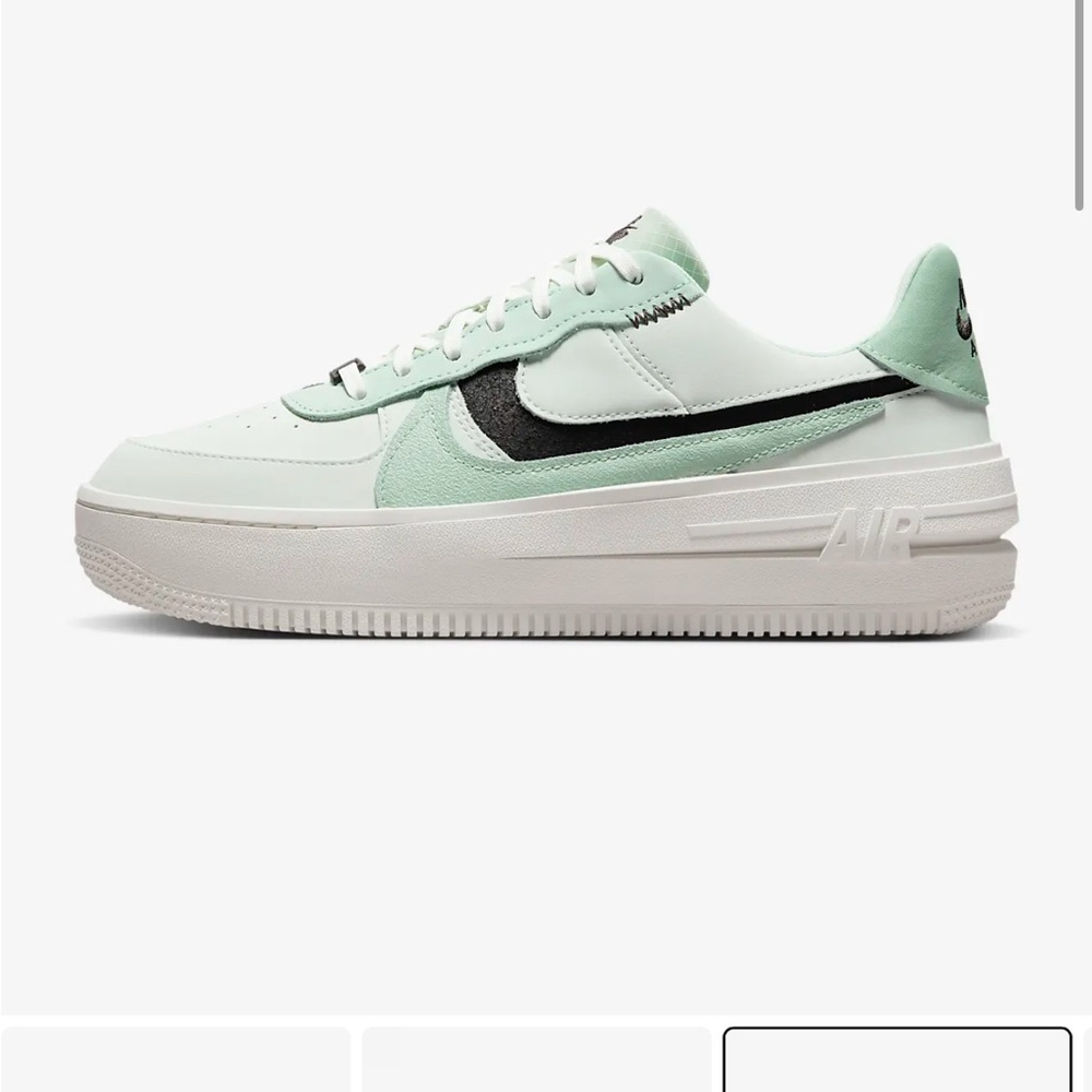 Nike Air Force 1 in Light Green and White